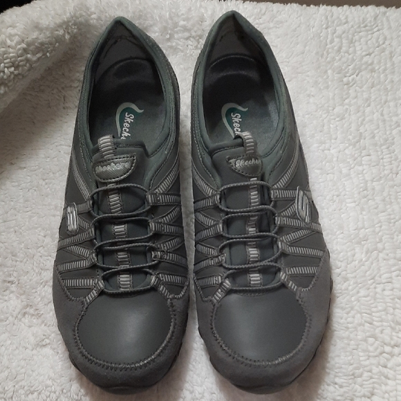 Skechers Charcoal Athletic Shoes - Picture 1 of 9